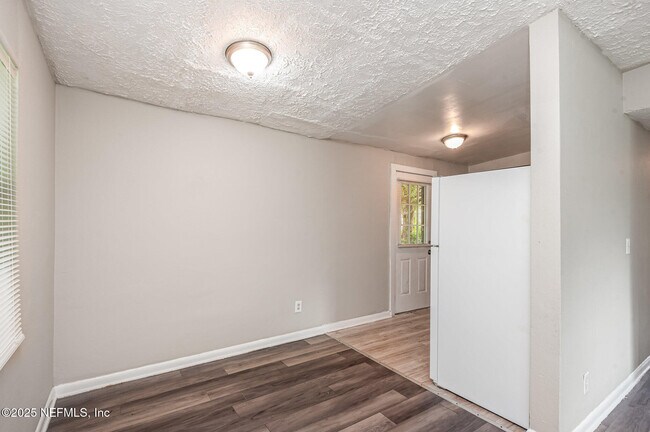 Building Photo - 4523 Trenton Dr S