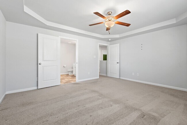 Building Photo - Gorgeous and Quiet 3Bed/2.5 Bath in Benson NC