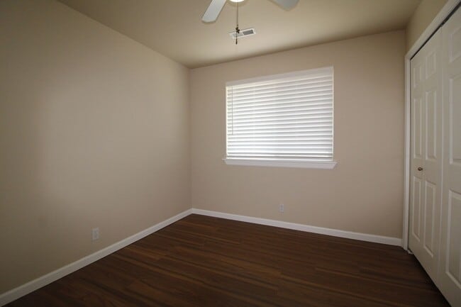 Building Photo - Charming 3-Bedroom townhouse with Garage &...