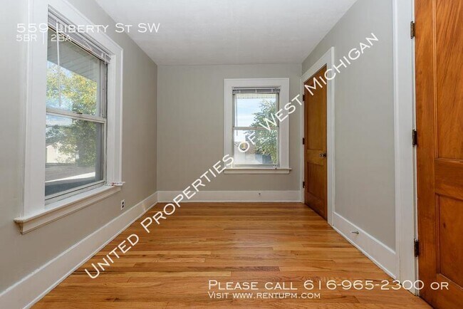 Building Photo - 559 Liberty St SW