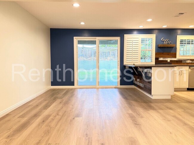 Building Photo - 13710 Utopia Rd