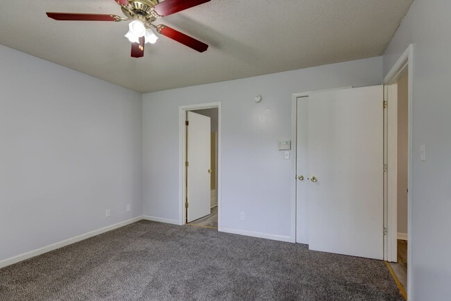Building Photo - 204 Bob White Dr