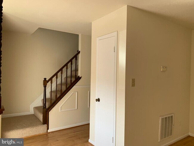 Building Photo - 8200 Aspen Glen Ct