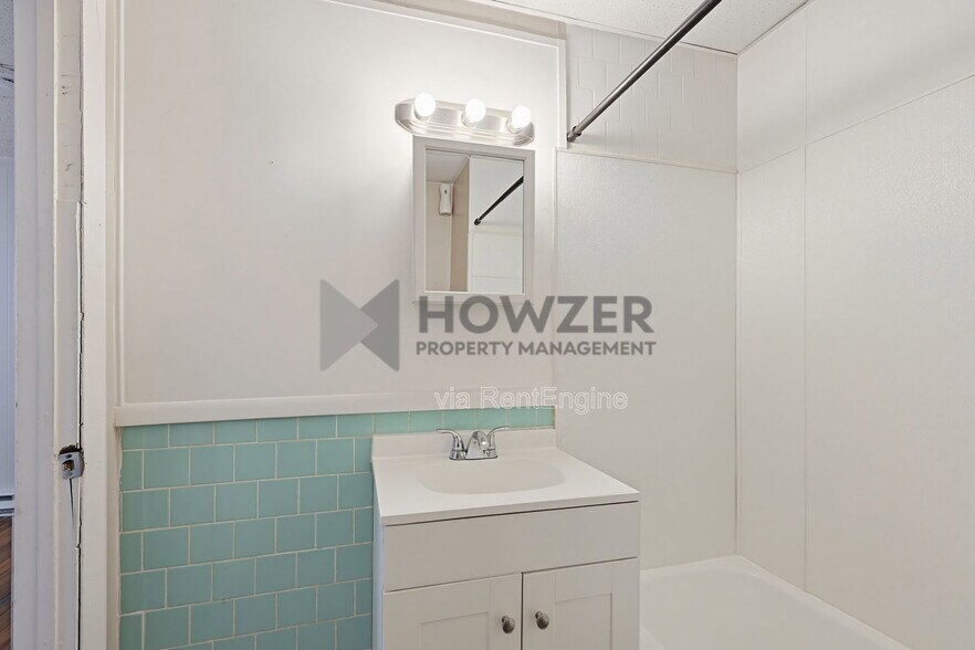 Building Photo - 116 Clark St