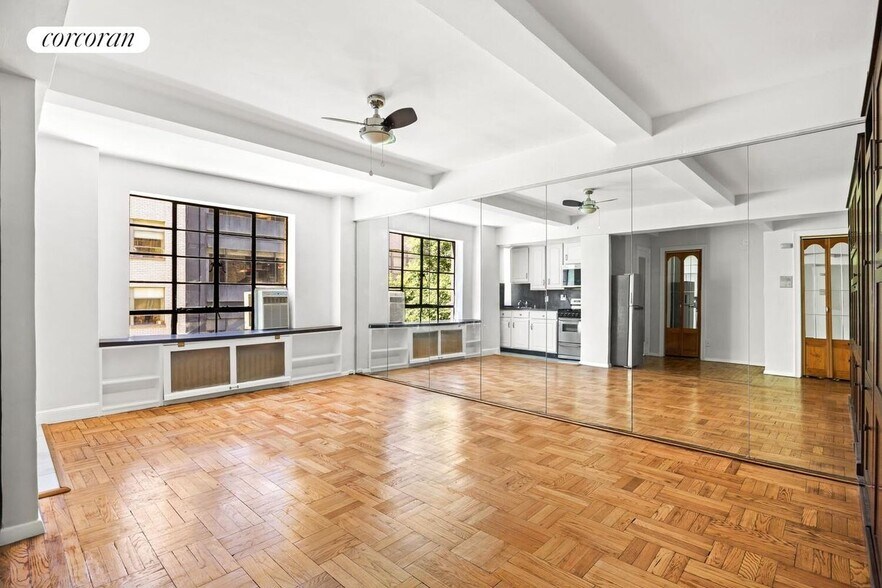 Building Photo - 140 E 40th St