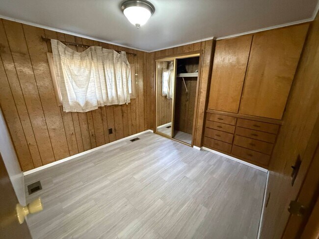 Building Photo - 4 Bed 2 Bath Home with 2 Car Garage, Large Private Fenced Yard. Lander, WY