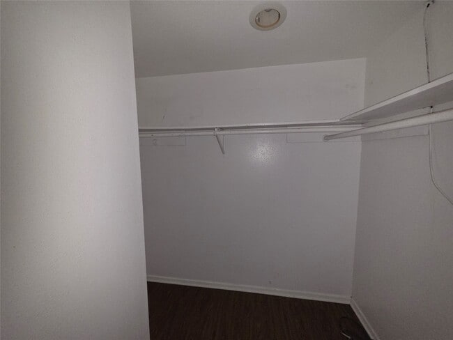 Building Photo - 19223 Woodglen Dr