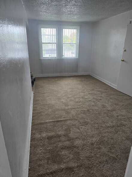 Building Photo - 386 E Upsal St