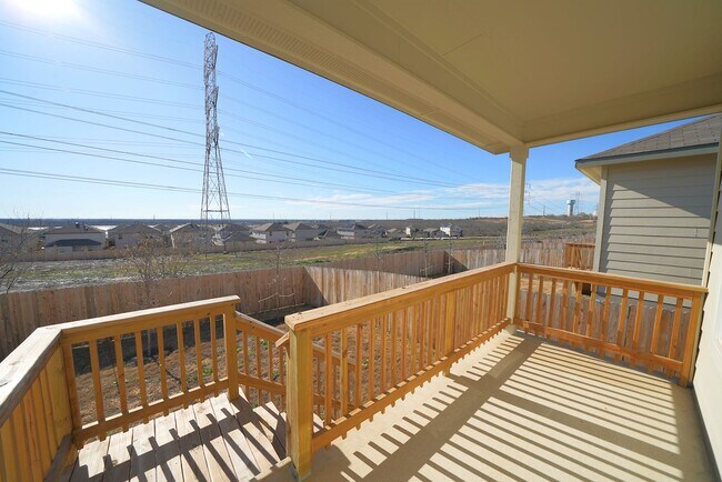 Building Photo - Like-New Home in Applewood Neighborhood. Realtor Commission: $600