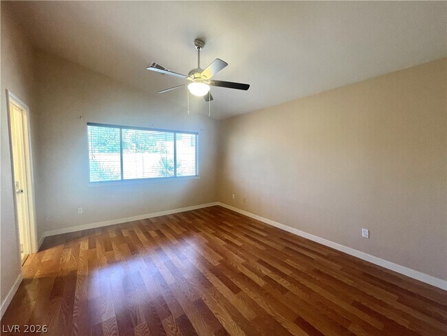 Building Photo - 994 Trackers Glen Ave