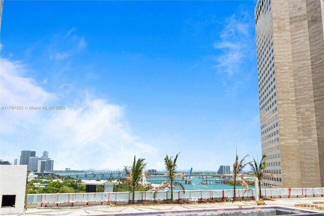 Building Photo - 325 S Biscayne Blvd