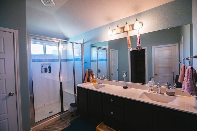 Building Photo - 11700 Harpster Bend