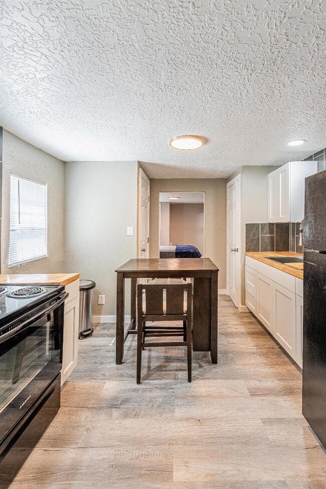 Building Photo - 704 Pacific Ave SW