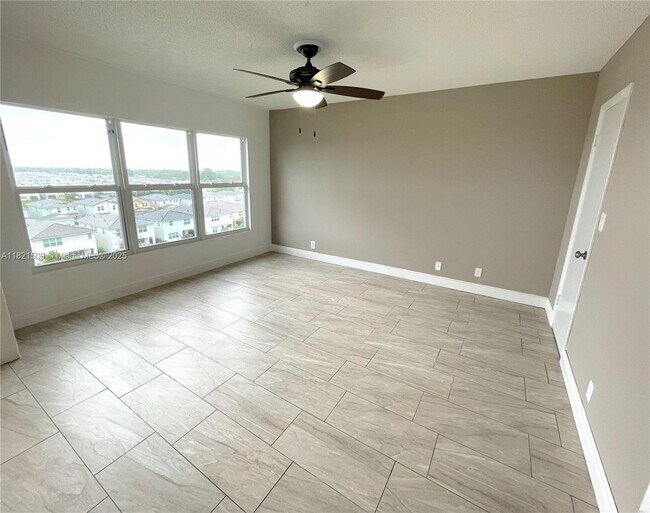 Building Photo - 1101 Crystal Lake Dr
