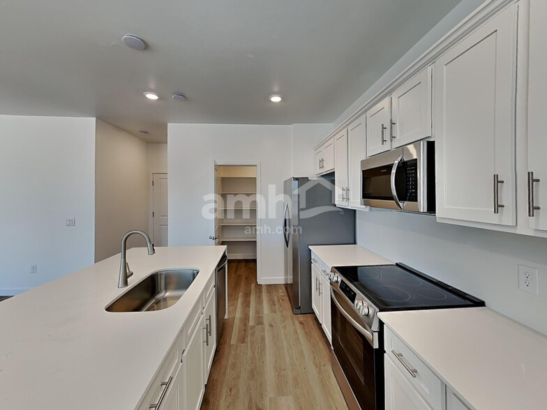 Building Photo - 6536 E Paseo Alga
