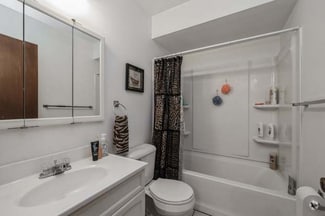 Building Photo - 4433 Prairie Ave