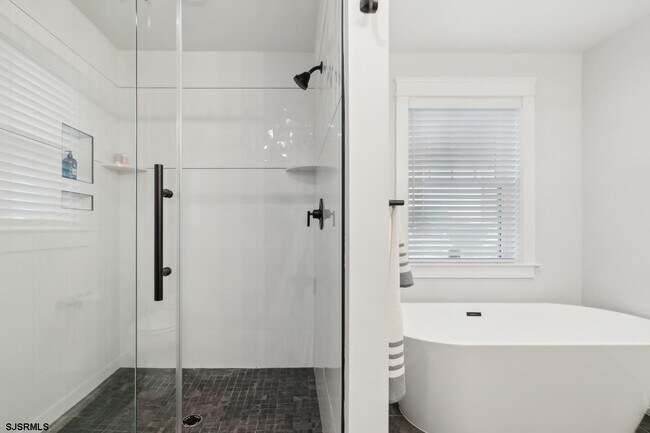 Building Photo - 9412 Ventnor Ave