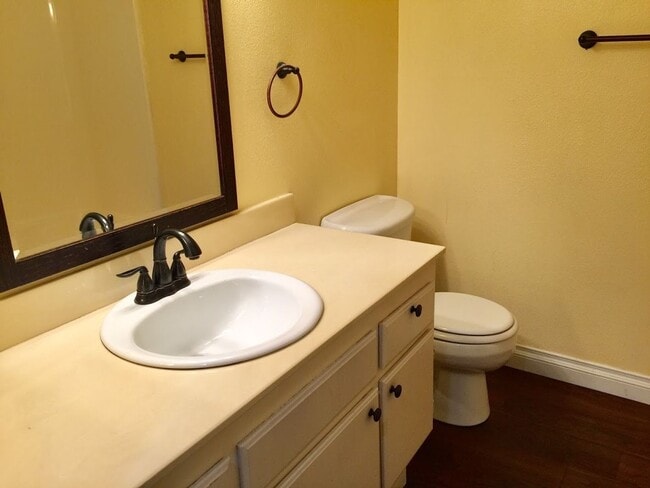 Building Photo - Escondido 3 Br Gated LOVELY Townhome 2 pat...