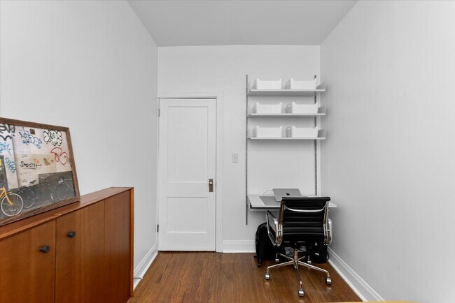 Building Photo - 4862 N Ashland Ave