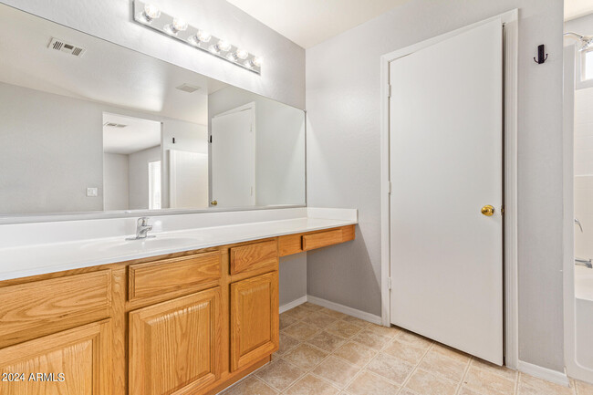 Building Photo - 1009 S 239th Dr