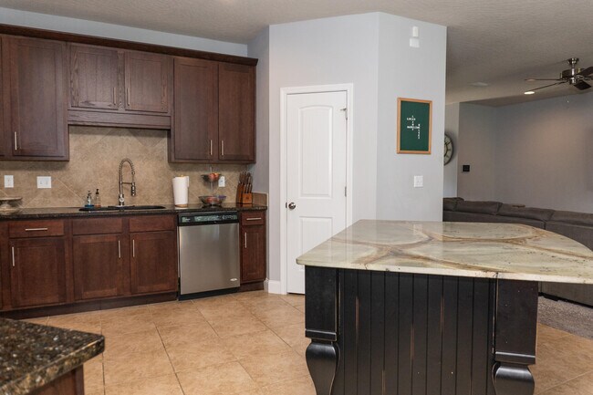 Building Photo - 4517 Beth Cir