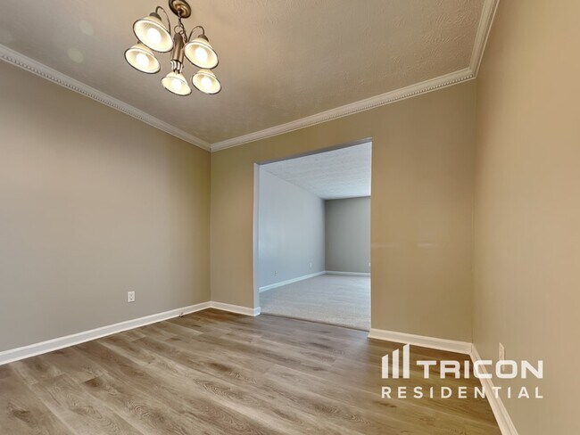 Building Photo - 2236 Windsor Dr SW