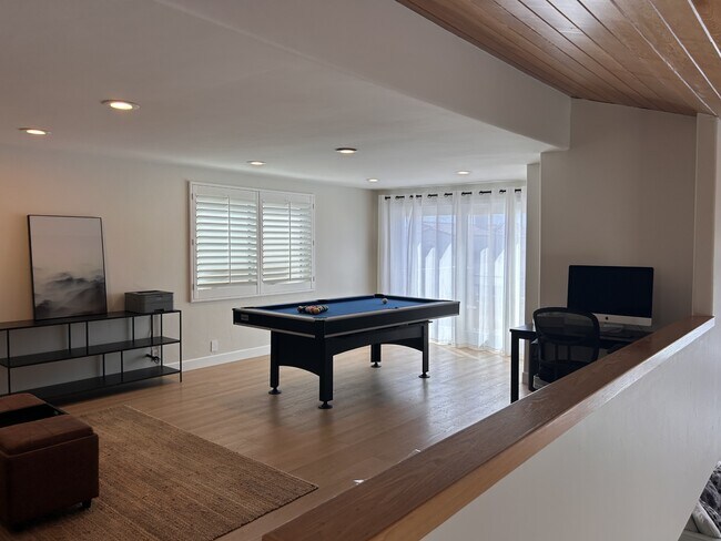 Building Photo - 3740 Ocean Dr