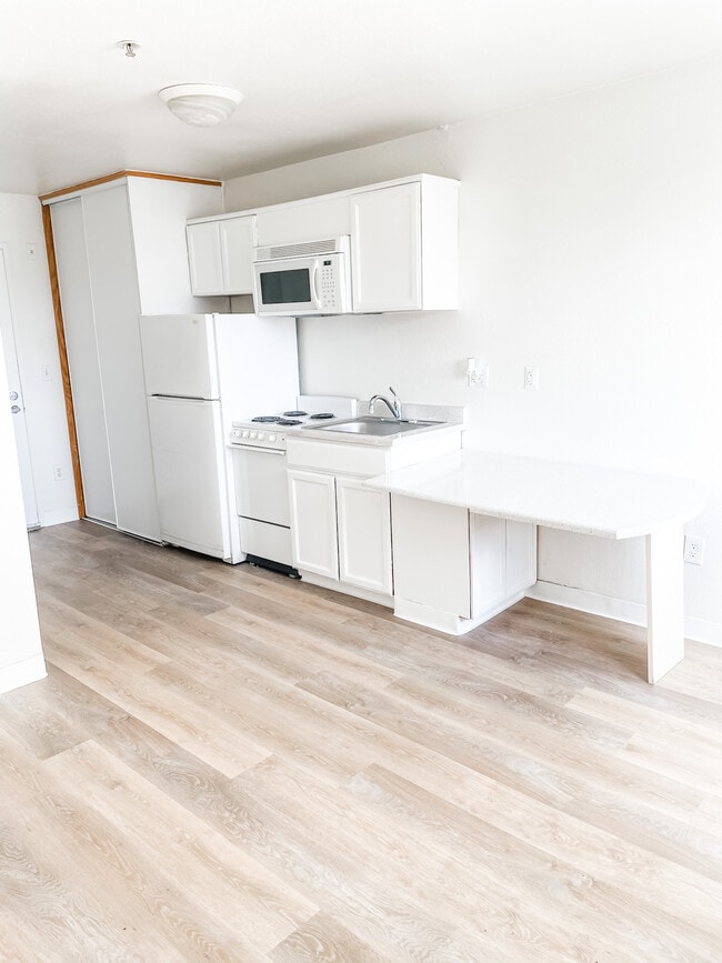 Building Photo - Beachview Villa