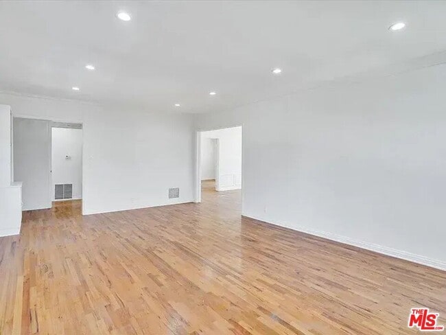 Building Photo - 1703 Kelton Ave