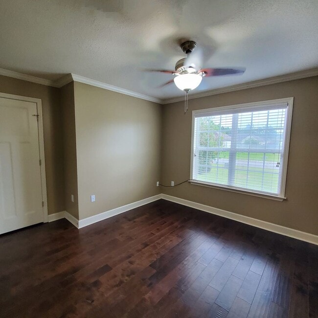 Building Photo - 518 Barnside Ln