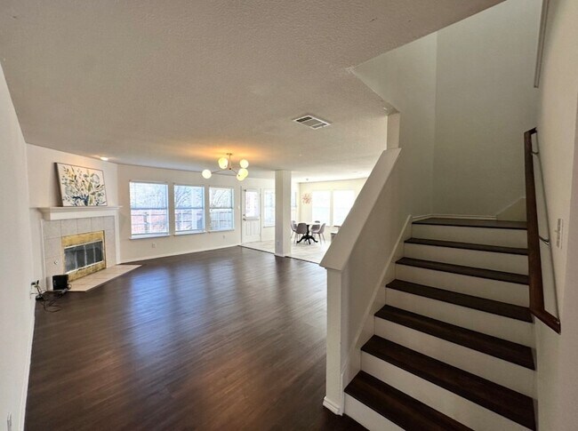 Building Photo - 224 Mulberry Dr