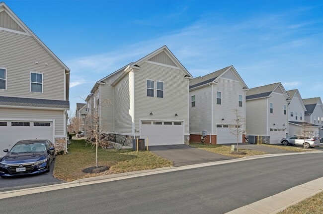 Building Photo - 22956 Aurora Vw Dr