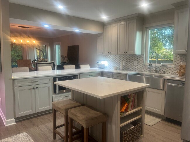 Building Photo - 47 Arabian Dr