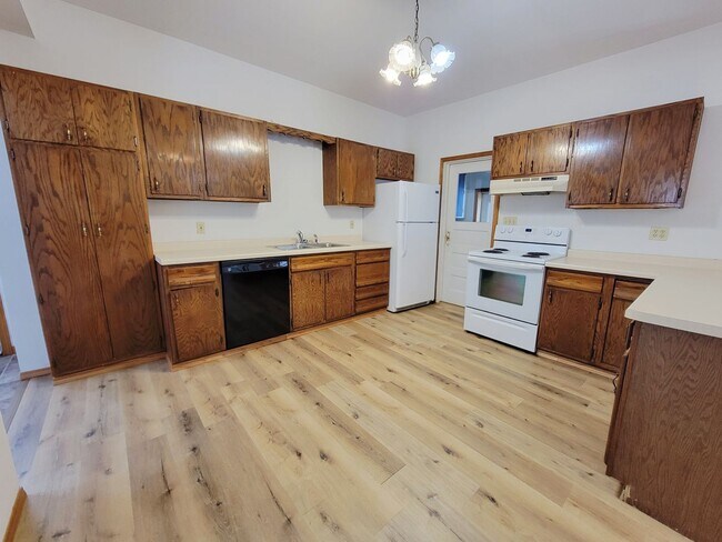 Building Photo - 322 1/2-316-312 W Columbia St