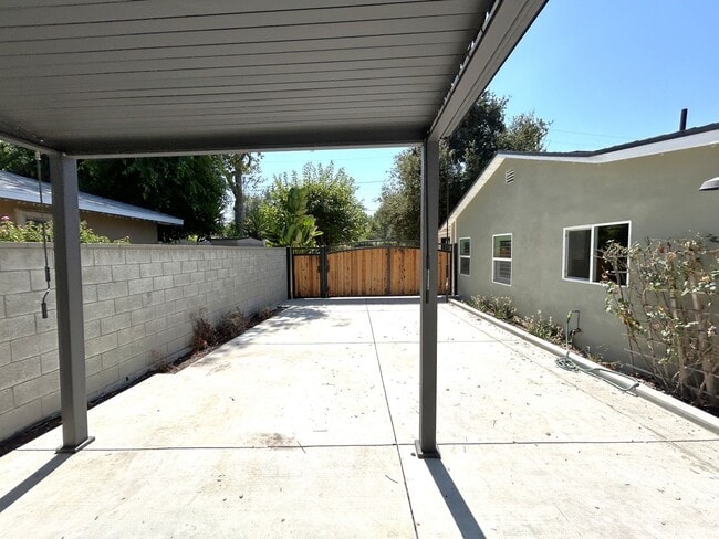 Building Photo - 247 W Woodland Oaks Dr