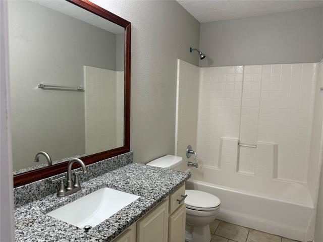 Building Photo - 10239 Blackjack Oaks Dr