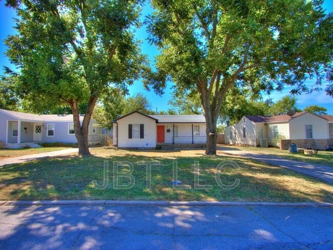 Building Photo - 314 W Peach St