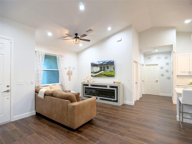 Building Photo - 2324 SW 168th Loop