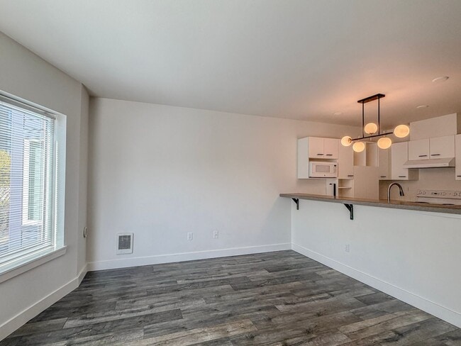 Building Photo - Great Location! 1bd/1bth Belltown Condo, $1,900/mo.