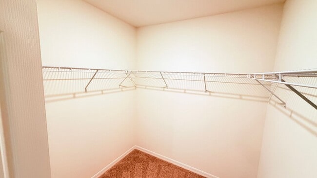 Building Photo - Charming Deltona 4/2 Ready for Move-in!