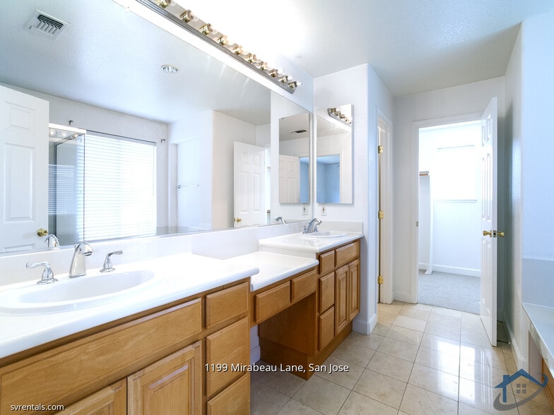 Building Photo - 1199 Mirabeau Ln