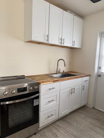 Building Photo - 11105 1st St E