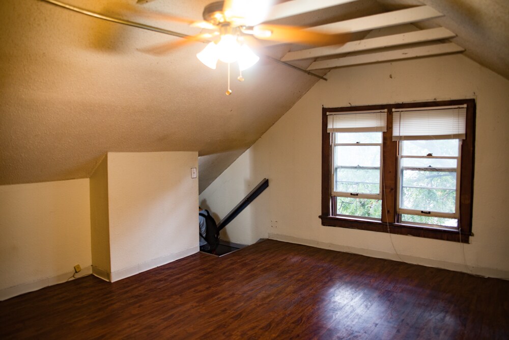 Building Photo - 925 22nd Ave SE