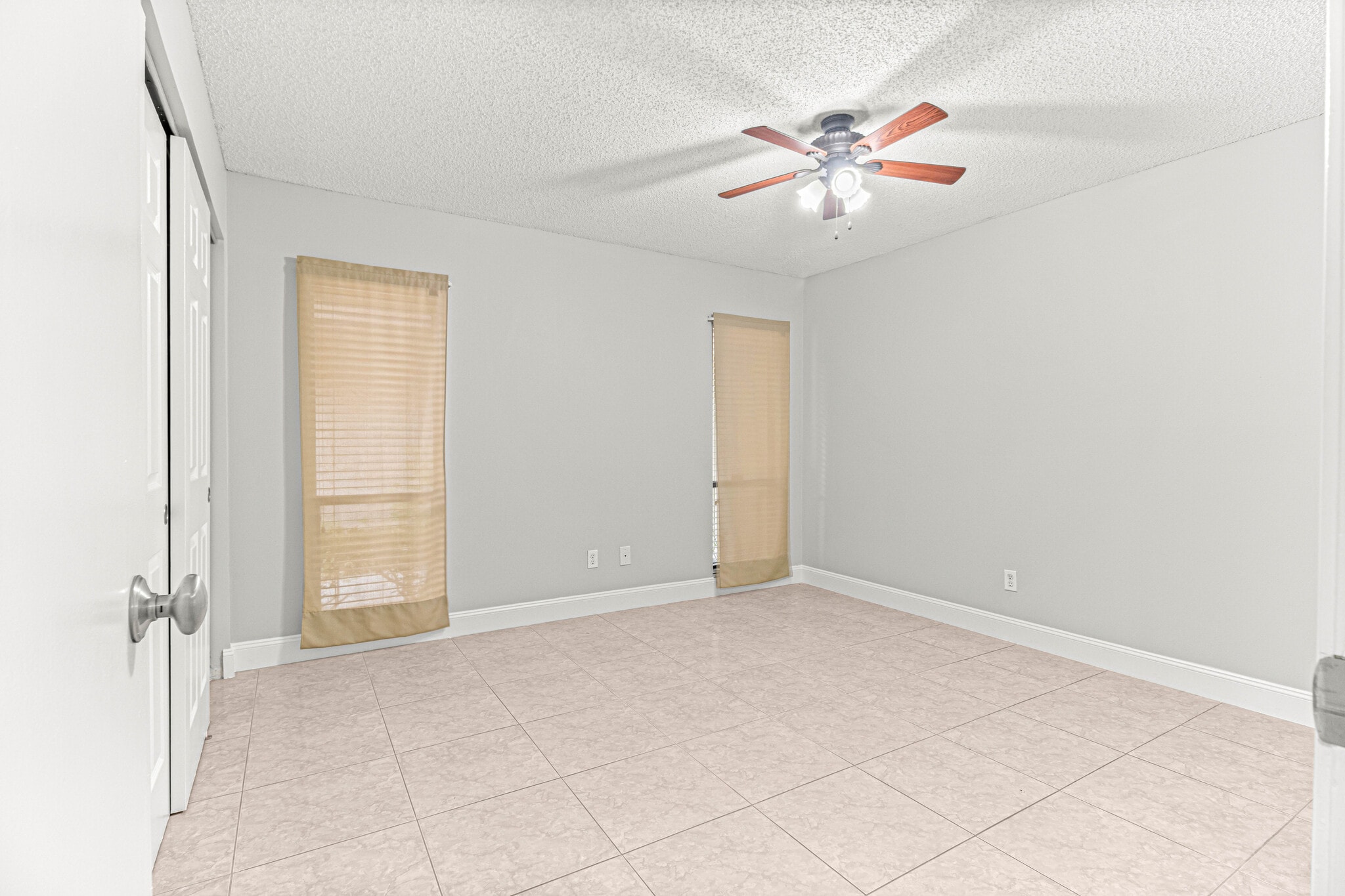 Building Photo - 810 SE 2nd St