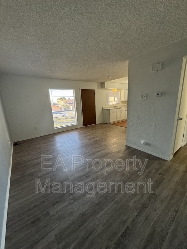 Building Photo - 1212 Chelwood Park Blvd NE