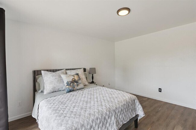 Building Photo - 12508 Green Valley Dr