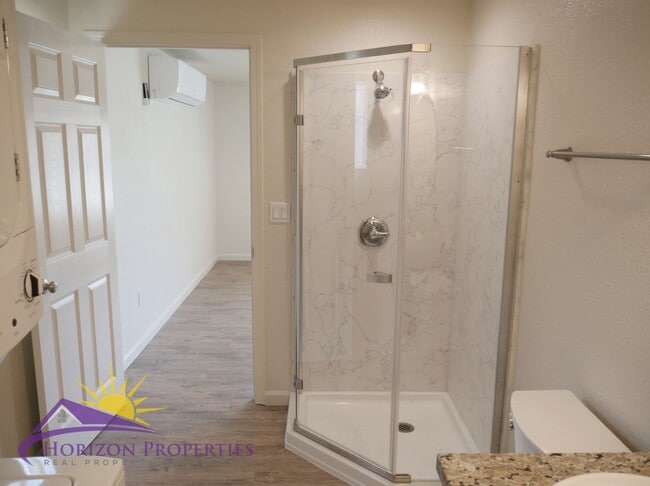 Building Photo - 2221 Rhoda Way