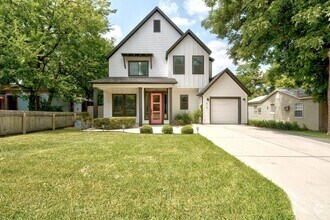 Building Photo - North Loop Area Gem!!!