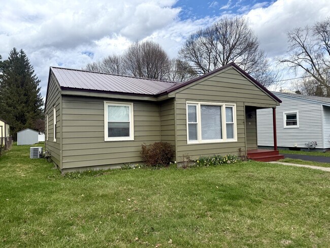 Building Photo - 30 Randall St