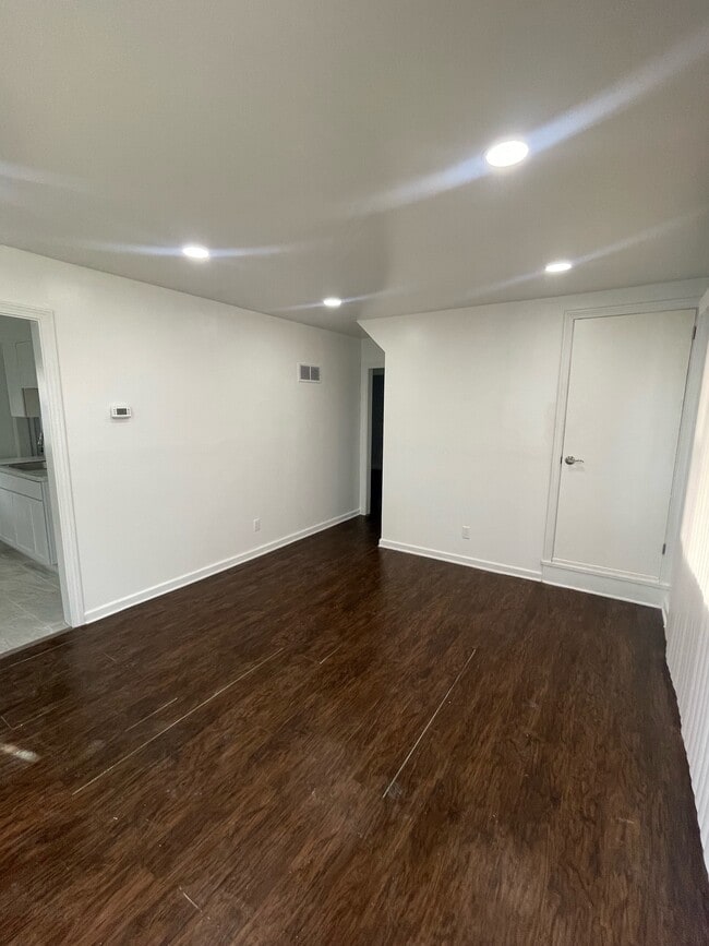 Building Photo - 1539 Wakefield Ave